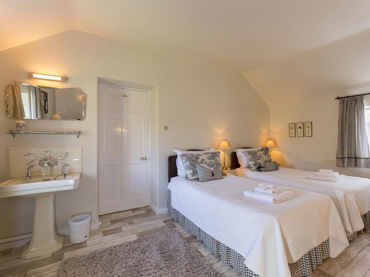 Box Cottage Бродуей Екстериор снимка